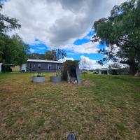 FarmStay Pepperina & Bird Sanctuary - Bed and Breakfast Bendemeer
