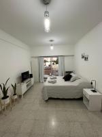 Amplio monoambiente en 7 y 34 - B&B