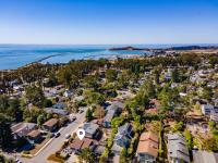 Cozy 3-bedroom house, ocean view, walk to beach! - Chambres d’hôtes