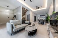 La Ferringhi Villa - 5 Bedroom Bungalows by ALV - Bed and Breakfast Batu Feringgi