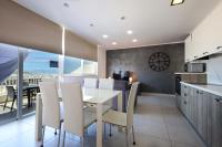 Spacious & Quietly Located 2BD Penthouse with Large Terrace & Distant Sea Views - B&B