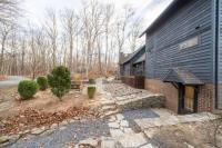 Exclusive Wooded Chalet w Magnificent River Views - B&B Sharpsburg