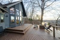 Exclusive Wooded Chalet w Magnificent River Views - B&B