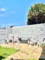 Luxury Modern House, Free Driveway Parking and Garden! Fully Equipped, Sleeps 6 Guests - Chambres d'hôtes Northampton