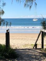 Beachfront Apartment with Direct Beach Access- Windmill 5 - Bed and Breakfast