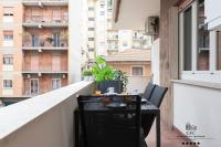 GFC Eternal Rome Apartment - 5min to Tiburtina Station MetroB, 2 Bathrooms, Terrace, A-C - Chambres d'hôtes Rome