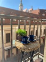 Audrey Hepburn Apartment Cathedral View TOP Location Air Conditioned - B&B Bratislava