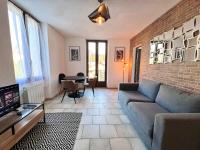 Spacieux T2 avec balcon - B&B Cluses