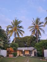 Beachfront Villa Klondike - Private 3-bedrooms - Ferienwohnung