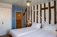 Tweepersoonskamer met 2 Aparte Bedden en Douche