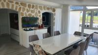 Appartement avec jardin - Piscine, uniquement sur réservation à 1h d'Interlaken - Chambres d'hôtes Avry-sur-Matran