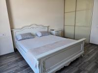 красивая квартира на берегу озера. - B&B Chişinău