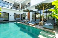Villa Tiwi - Luxury 4BR Villa in Nyanyi, Walking Distance to the Beach - Chambres d'hôtes Semege