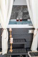 Kleopatra Deluxe Apt with priavte Jacuzzi - B&B Kamilari