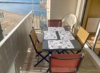 Le Marco polo appartement T3 les pieds dans l 'eau et garage - B&B Le Grau-du-Roi