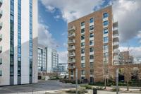 Near Wembley Stadium with Gym & Balcony - Bed and Breakfast Londen