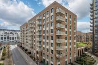 Near Wembley Stadium with Gym & Balcony - Bed and Breakfast Londen