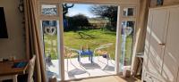 Nautical themed Guest House with private patio on the outskirts of Lymington - B&B