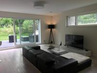 Modern 2 Bed with Garden - Bridel - B&B