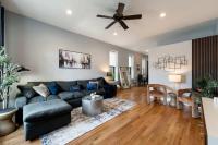 2 Bedroom Home near West Loop with Parking - B&B