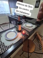 Flat na área central de Valadares Com AR garagem wifi cozinha completa para grupos ou casais - B&B