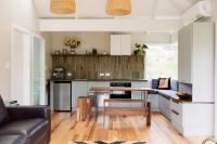 Wainui Stream Cottage - B&B