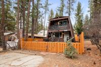 Moonridge Manor Modern, Cozy Retreat with Hottub! - Chambres d’hôtes Big Bear Lake