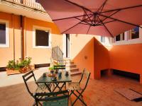 Corte Dei Fiori Acquaviva Apartments - Chambres d’hôtes Marittima