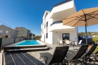 Lada Villa in Sv Petar na moru with swimming pool - B&B