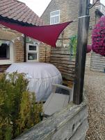 Larch Cottage Ruston dog friendly with hot tub - Ferienwohnung