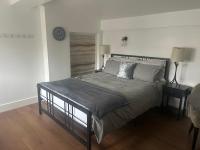 Spacious studio with free EV recharge overnight - Ferienwohnung