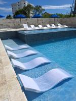 Acceso Exclusivo A Club De Playa Totalmente Gratis, Areas Sociales Con BBQ, Piscina, Jacuzzi, Gazebos, Baños, Ducha Exterior, Wifi, Netflix Y Al Lado De Minimarkets, Restaurantes, Bares, Tiendas, Campos De Golf, Hoteles, Bancos Comerciales, Etc - B&B Guayacanes