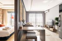 The Twenty-Six Palmier by IB Signature - Design 1Bedroom Apt with Wifi, Parking, Self check-in, 24 x7 Security - City View with terrace - Walk to Cafes! City Centre, Tram - Chambres d'hôtes Casablanca