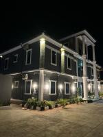 Grand T Abode Luxury Apartment - B&B