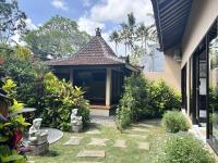 Villa with Garden View