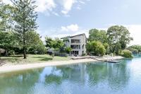 Villa Kananda Beside Hastings St Main Beach - B&B Noosa Heads