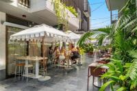 Soleil on Jonson - Luxury Byron Bay Apartment with Rooftop Pool, Balcony, 2 Bedrooms Above Light Years & Pixie - B&B Byron Bay