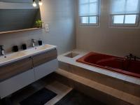 Maison familiale avec piscine - B&B Nay