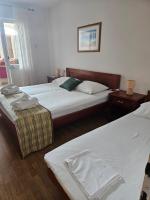 Dreibettzimmer mit Meerblick