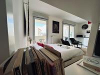 Bleuets studio cosy neuf terrasse proche centre - B&B Reims