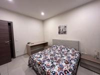 Private room with bathroom in Balluta Bay - Shared Flat - Ferienwohnung St. Julian's