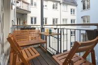 Designer 2 BR Home with Private Balcony - Bed and Breakfast