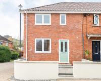 Dings House With FREE Parking In Super Central South West City Location By StayStaycations - B&B