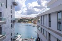 Designer seaside 2BR APT with WIFI and AC & comfy beds by 360 Estates - B&B Il-Gżira