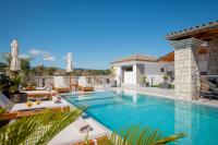 Villa Llaha Gabrijela - Luxurious Private Escape with Pool in Nature - By Villa Mana Gers - Chambres d'hôtes Gaïtánion