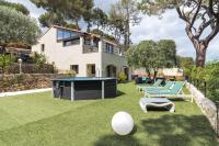 Joli bas de maison - Jardin et piscine privative - Bed and Breakfast