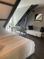 Doppel-/Zweibettzimmer mit Poolblick