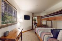 Apartment with Mountain View