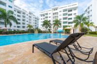 Coastal Escape in Juan Dolio, 2BR Condo Near Beach - Chambres d’hôtes