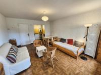 Grand Studio au calme avec PISCINE et à 5 mn à pied de la PLAGE - B&B